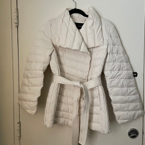 Tahari medium weight jacket with belt - Picture 2 of 4